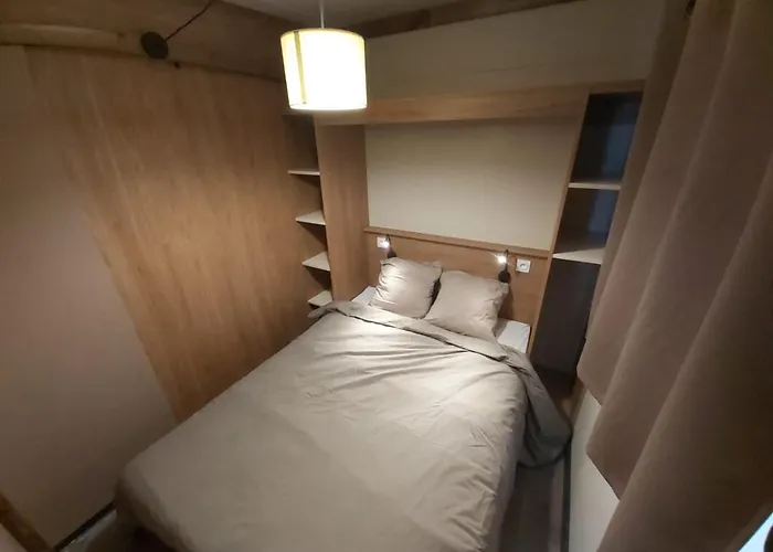 Mere Eglise مكان تخييم