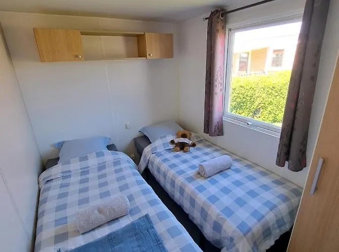 Mere Eglise مكان تخييم