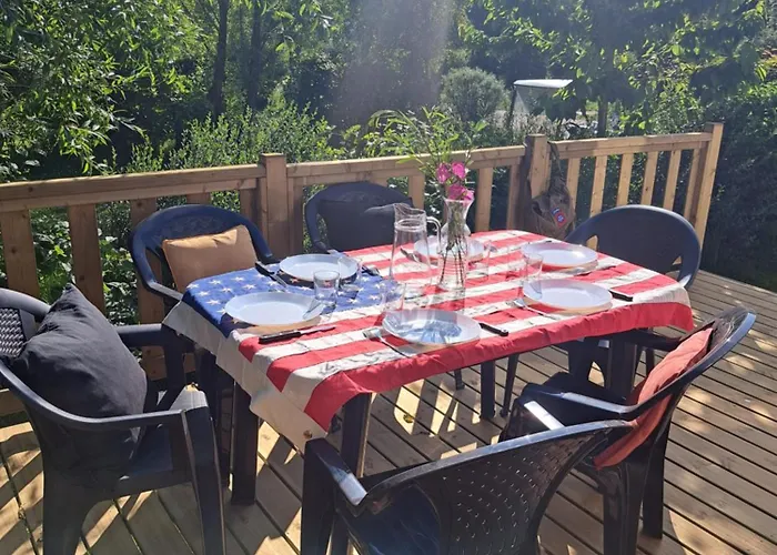 Mere Eglise مكان تخييم