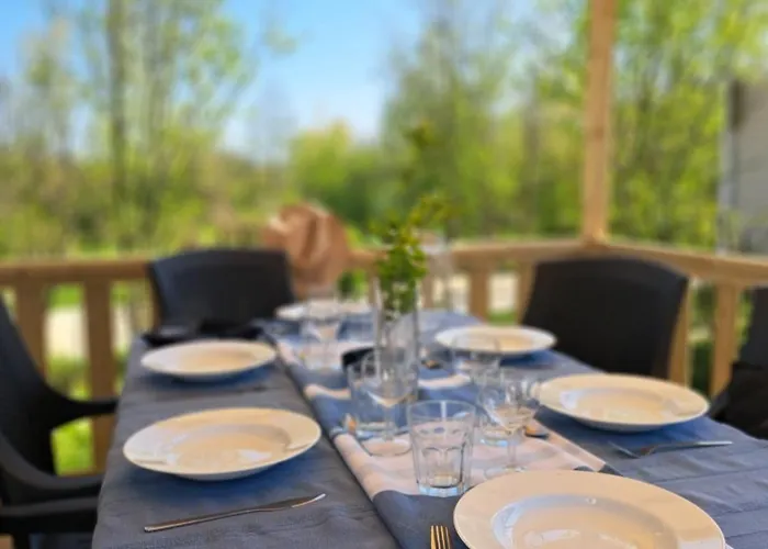 Mere Eglise مكان تخييم Sainte-Mère-Église