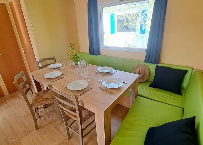 Mere Eglise مكان تخييم