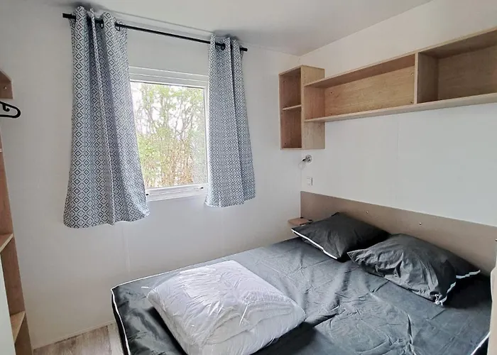 مكان تخييم Mere Eglise Sainte-Mère-Église